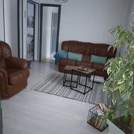 Appartement Cosy Avec Terrasse Vaux-Sur-Seine Luaran gambar
